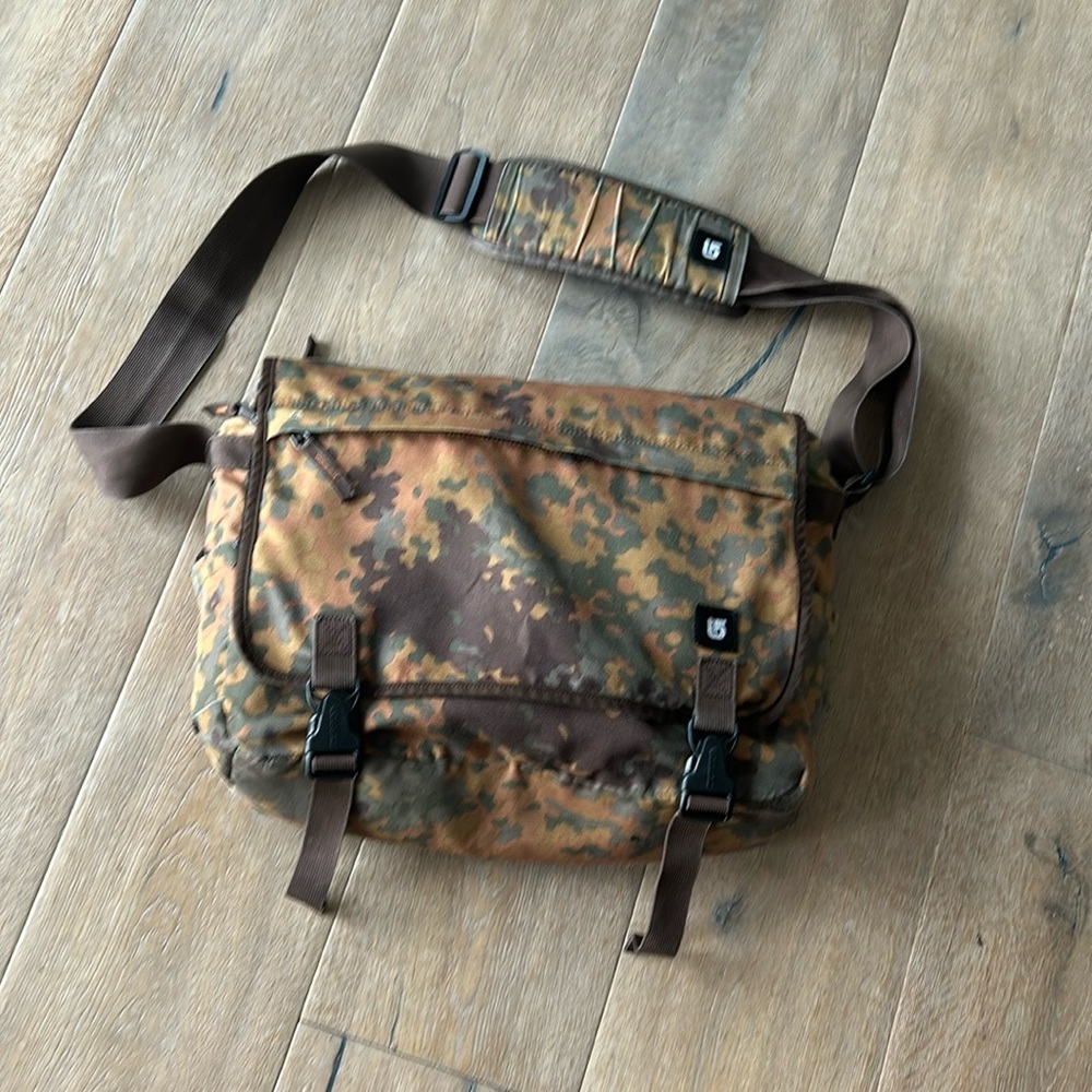 Burton Camo Messenger Bag - Brown/Green